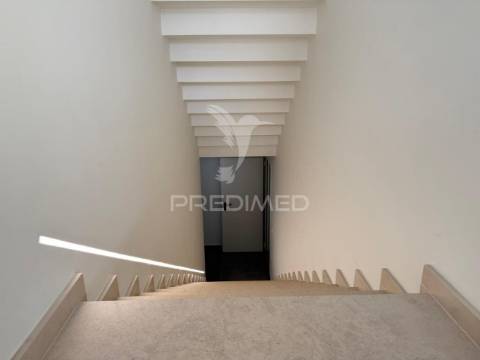 Moradia t3 com acabamentos de luxo e piscina - quinta da amizade, setúbal