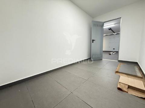 Moradia t3 com acabamentos de luxo e piscina - quinta da amizade, setúbal