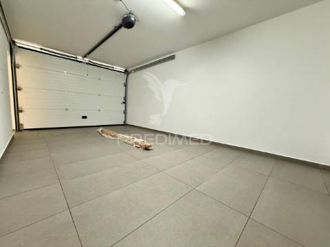 Moradia t3 com acabamentos de luxo e piscina - quinta da amizade, setúbal