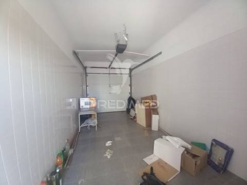 Ribamar-lisboa moradia t4+1-logradouro-garagem