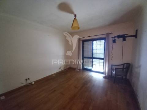 Ribamar-lisboa moradia t4+1-logradouro-garagem