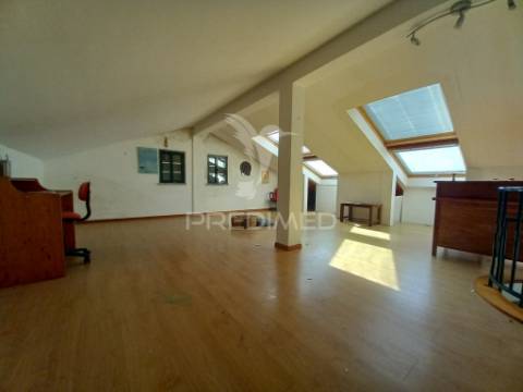 Ribamar-lisboa moradia t4+1-logradouro-garagem