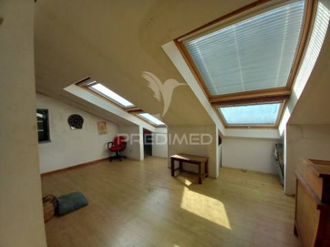 Ribamar-lisboa moradia t4+1-logradouro-garagem