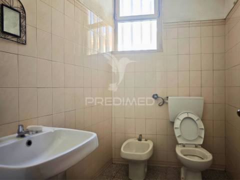 Loja com 140 m² à venda na rua passos manuel em lisboa