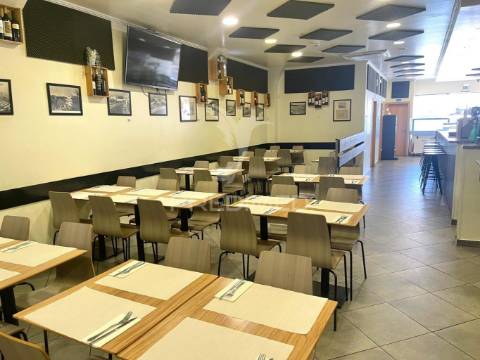 Restaurante a 100 metros da praia