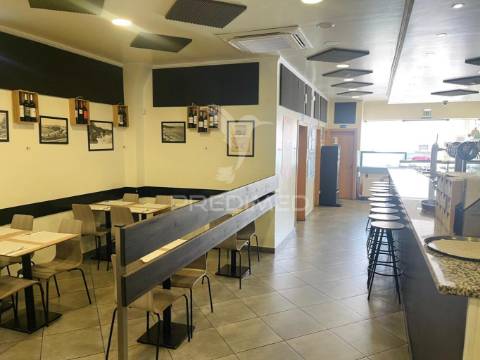 Restaurante a 100 metros da praia