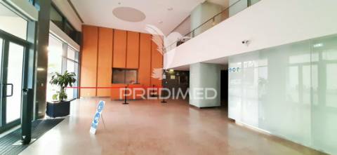 Escritório com vista rio, wc e estacionamento - lisboa