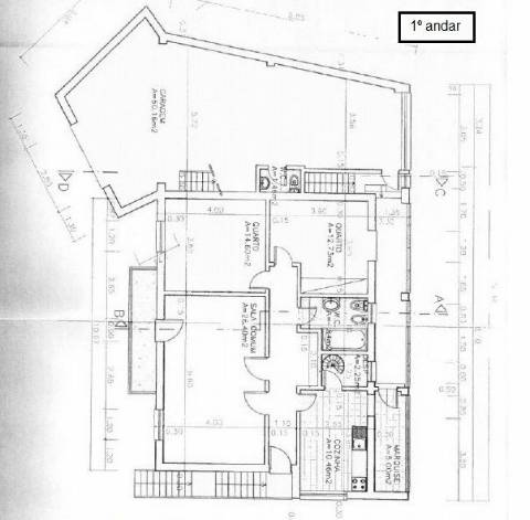 Moradia bifamiliar remodelada com jardim e piscina, loures
