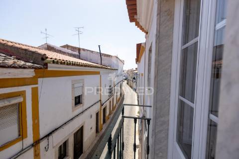 Apartamento t2+1 renovado com terraço, em vila viçosa