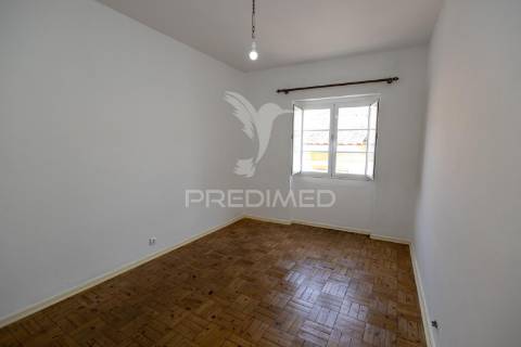 Apartamento t2+1 renovado com terraço, em vila viçosa