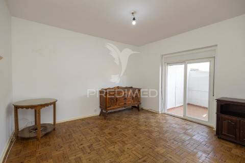 Apartamento t2+1 renovado com terraço, em vila viçosa