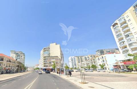 Apartamento t4 – laranjeiro-almada-renovado