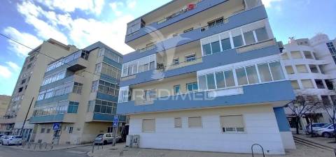 Apartamento t4 – laranjeiro-almada-renovado