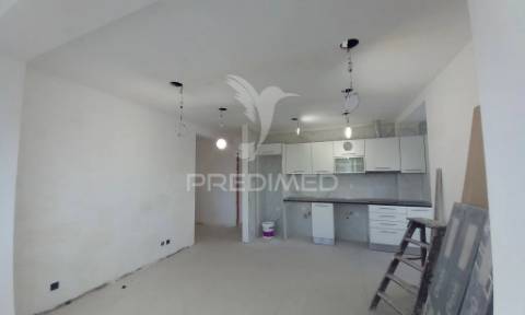 Apartamento t4 – laranjeiro-almada-renovado