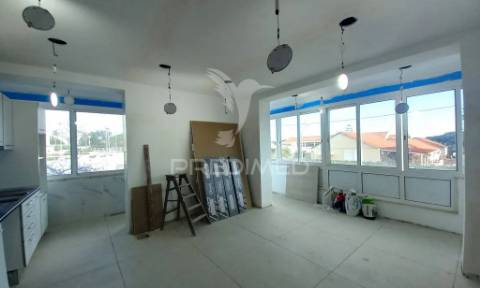 Apartamento t4 – laranjeiro-almada-renovado