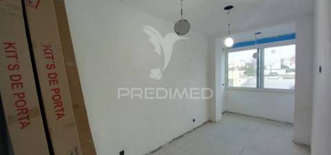 Apartamento t4 – laranjeiro-almada-renovado