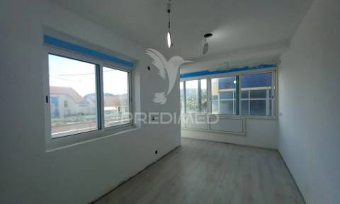 Apartamento t4 – laranjeiro-almada-renovado