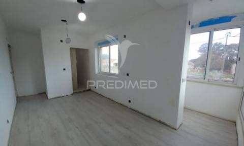 Apartamento t4 – laranjeiro-almada-renovado