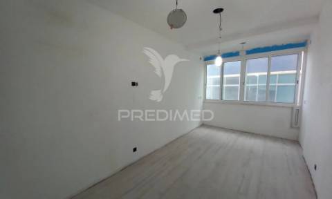 Apartamento t4 – laranjeiro-almada-renovado