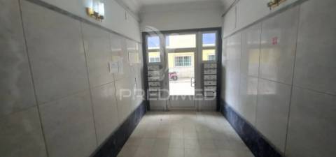 Apartamento t4 – laranjeiro-almada-renovado