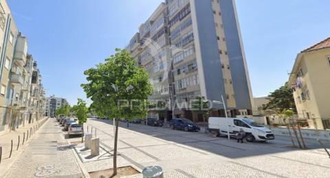 Apartamento t4 – laranjeiro-almada-renovado