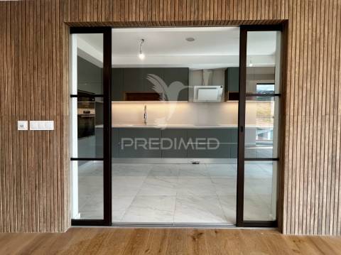 Penthouse t2 com piscina privada no rooftop – são martinho