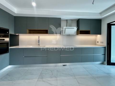 Penthouse t2 com piscina privada no rooftop – são martinho