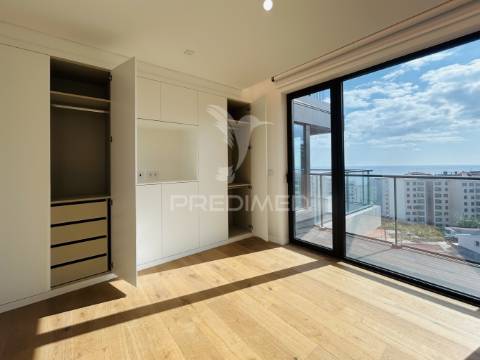 Penthouse t2 com piscina privada no rooftop – são martinho