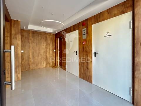 Penthouse t2 com piscina privada no rooftop – são martinho