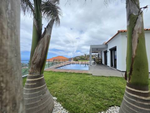 Moradia térrea t3 com piscina na ponta do sol