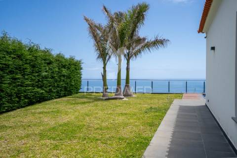 Moradia térrea t3 com piscina na ponta do sol