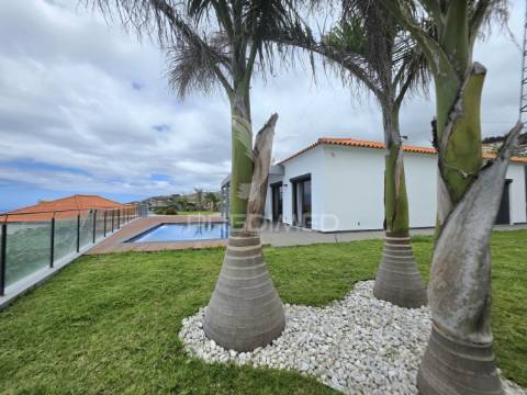 Moradia térrea t3 com piscina na ponta do sol