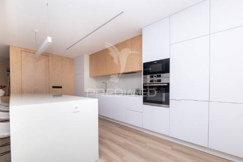 Apartamento t3 de luxo - centro de viana do castelo (arrendamento)