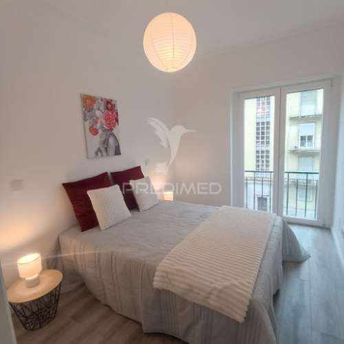 T3 completamente remodelado penha de frança a 5 mins a pé do metro!