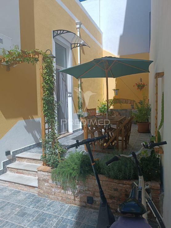 Moradia com 5 estudios quintal e terraço amplo centro olhao