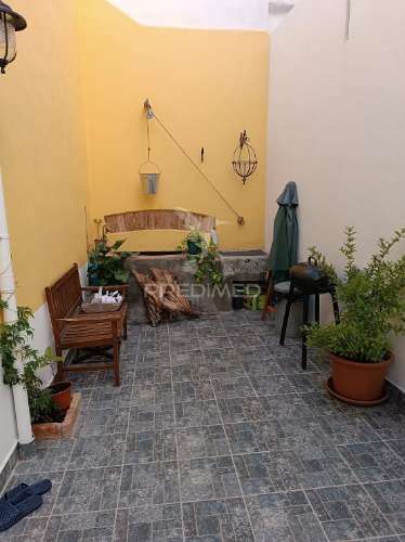 Moradia com 5 estudios quintal e terraço centro olhao