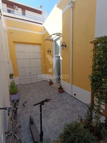 Moradia com 5 estudios quintal e terraço centro olhao