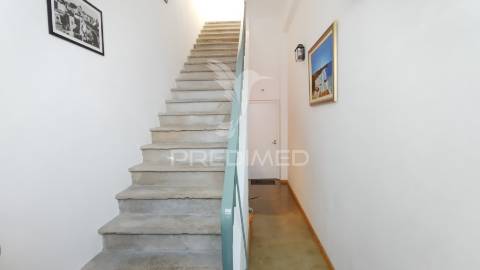 Moradia com 5 estudios quintal e terraço centro olhao