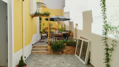 Moradia com 5 estudios quintal e terraço centro olhao