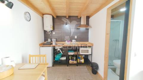 Moradia com 5 estudios quintal e terraço centro olhao