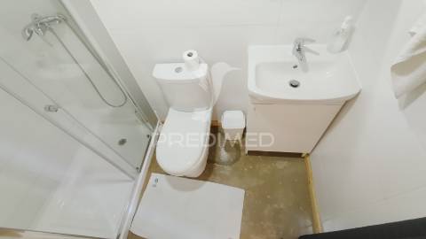 Moradia com 5 estudios quintal e terraço centro olhao