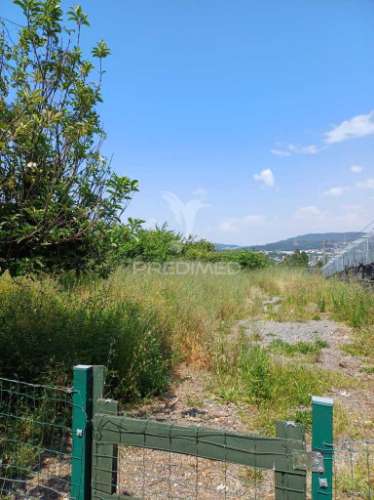 Armazem com loja no centro de s.joão da madeira