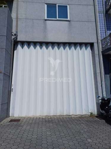 Armazem com loja no centro de s.joão da madeira