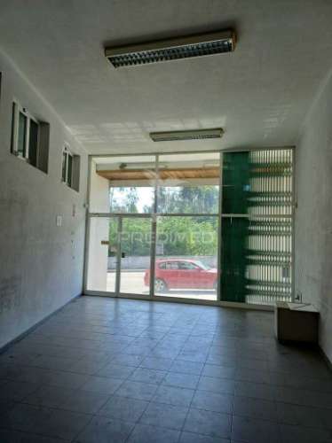 Armazem com loja no centro de s.joão da madeira