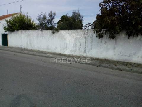 Moradias bi-familiar com terreno