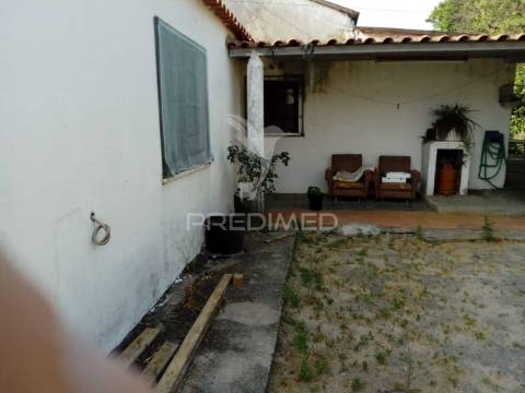 Moradias bi-familiar com terreno