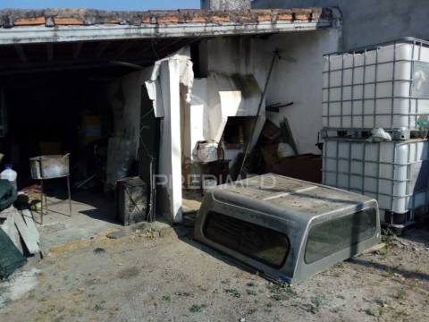 Moradias bi-familiar com terreno