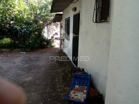 Moradias bi-familiar com terreno