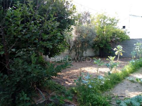 Moradias bi-familiar com terreno