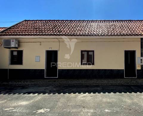 Moradia em banda em rio de moinhos, alcácer